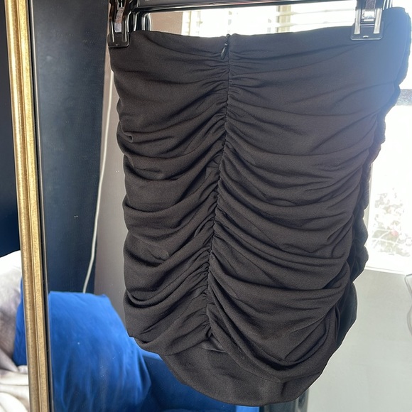 Selling a never worn super cute ruched strapless top - Picture 5 of 5